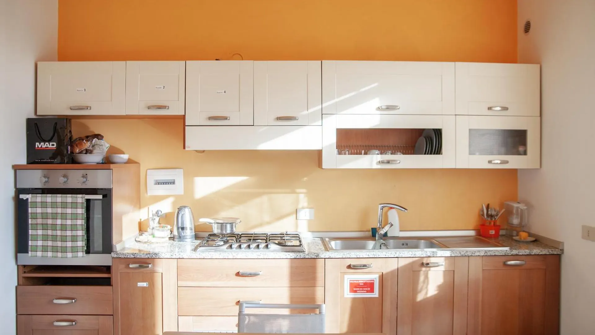 The Homestay - Arezzo 0*,